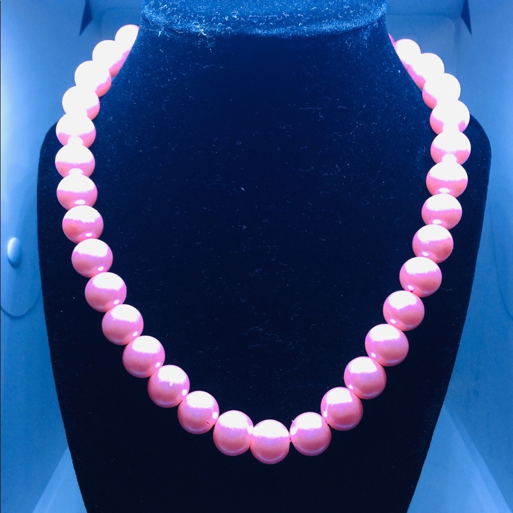 Ladies Soft Pink Pearl Necklace